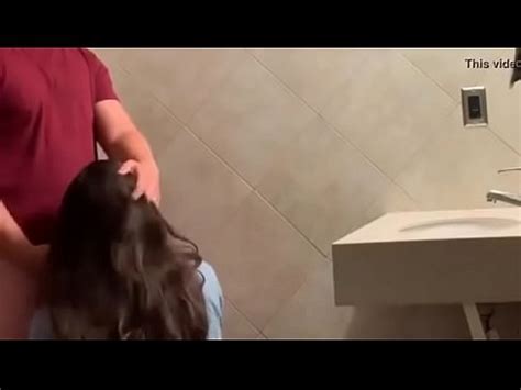 comiendo a mi novia en su baño XVIDEOS