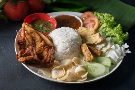 Rekomendasi Tempat Bukber Bebek Goreng Di Surabaya Enak Gurih Dan