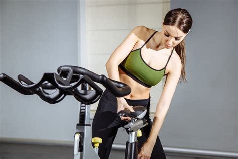 How to Start a Stationary Bike Workout for Beginners