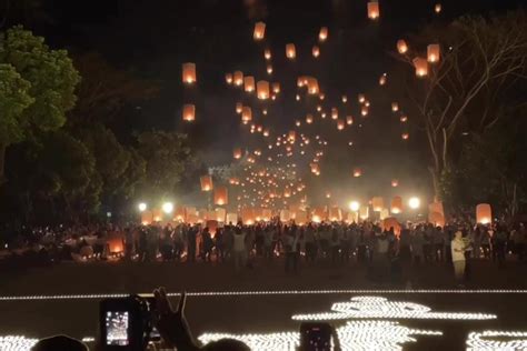 Ganjar Erick Thohir Sandiaga Uno Hadiri Festival Lampion Waisak Di