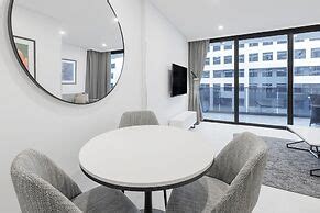 Hotel Meriton Suites Canberra, Canberra, Australia - Lowest Rate ...