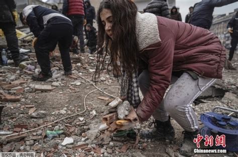 “与时间的赛跑” 土耳其强震已致超7800人遇难腾讯新闻