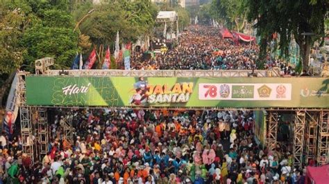 Breaking News Lautan Warga Ramaikan Jalan Sehat Hari Santri Di