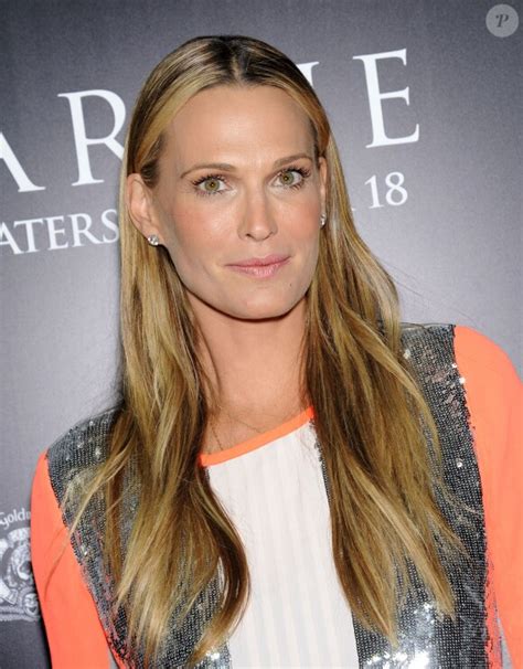 Vidéo Molly Sims à l avant première mondiale du film Carrie au