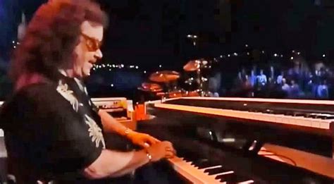 Billy Powell Delivers Improv Piano Solo On "Austin City Limits" In 1999