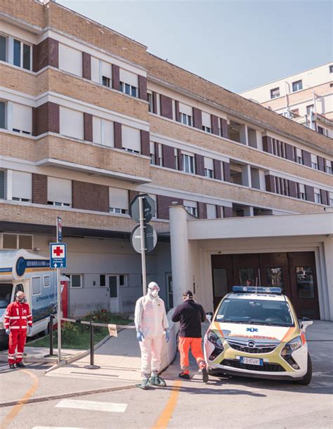 Pronto Soccorso Fermo Spazi Ridotti E Accessi In Aumento