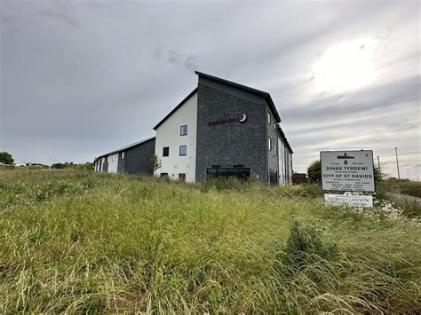 How to Travel to Premier Inn St Andrews by Bus: Route Guide 39