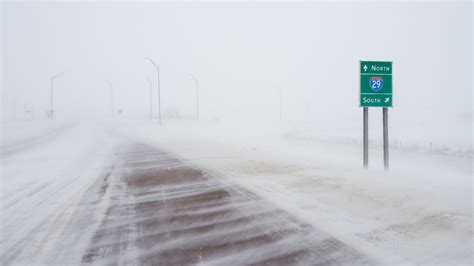 Blowing Snow Strong Winds Impact Iowa S Roadways Into Saturday Evening