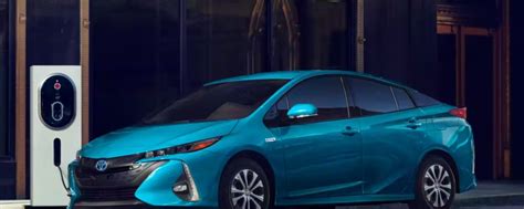 Toyota a dezvăluit noua versiune a hibridului Prius şi Prius Prime un