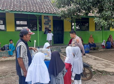 Sambang Ke Sekolah Sdn Padahanten Kapolsek Sukahaji Himbau Anak Anak