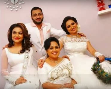 Playback Singer Rimi Tomy Wedding Photos