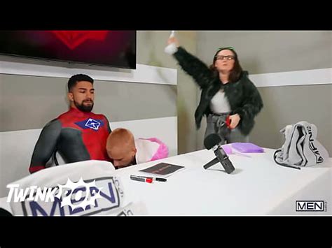 La convención Anal Cumbat se convierte en una sesión de sexo salvaje para las parejas Dante