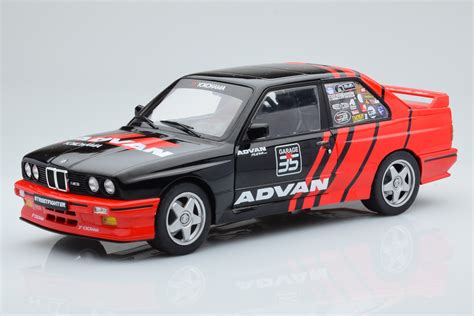 BMW M3 E30 Drift Team Black 1/18 von Solido - Neues Modell