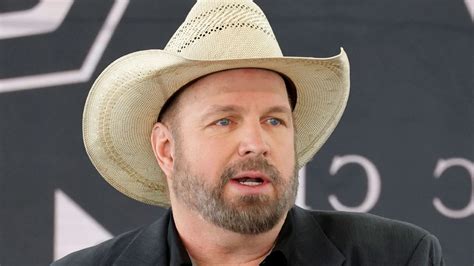 50 Facts About Garth Brooks