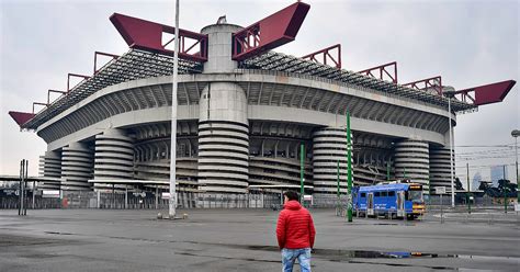 San Siro Con L Inter In Vendita Slitta L Ok Al Nuovo Stadio Se Ne