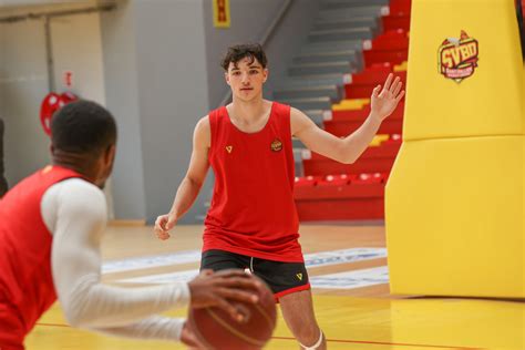 Basket Ball Coupe de France Premier match professionnel à 17 ans