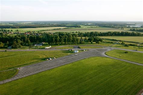 Lärz aus der Vogelperspektive Flugplatz Müritz Airpark in Lärz im