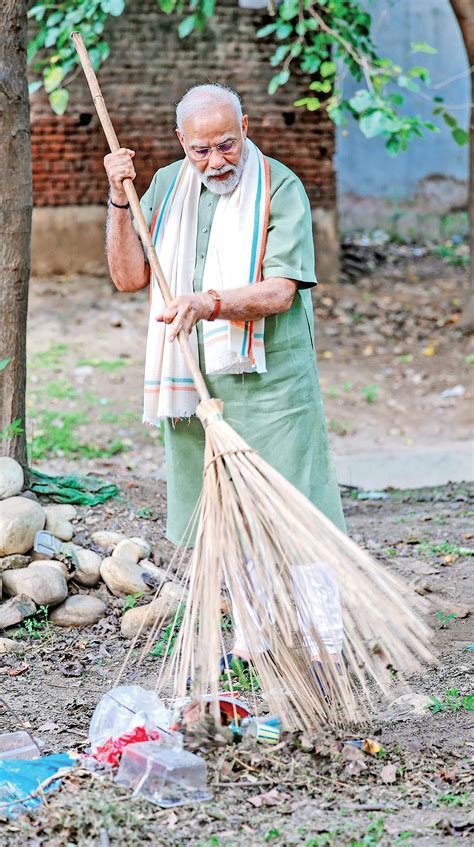 PM LEADS SWACHHATA HI SEVA CAMPAIGN