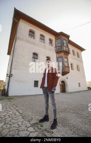 Azrudin Krajnovic Ein J Hriger Mann Aus Gradacac Einer Kleinen