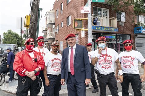 Guardian Angels Pounce On Nyc Subway Rider Allegedly Hitting Elderly