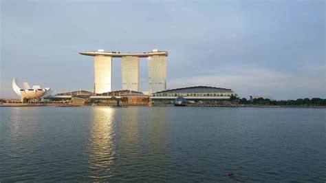 Scenic view of Marina Bay Sands Hotel from the river 19790541 Stock ...