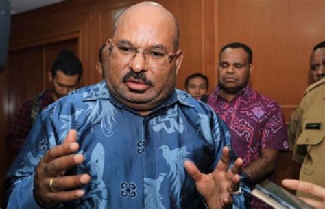 Lukas Enembe Ditunjuk Jadi Kepala Suku Besar Papua Tokoh Adat Merasa