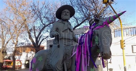 Misteriosa intervención en el monumento al Gaucho Cafrune en San