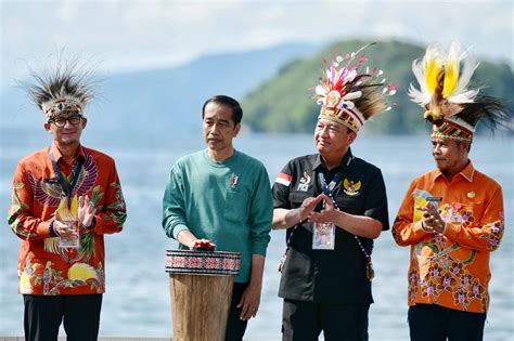 Presiden Jokowi Buka Papua Street Carnival Kolaborasi Kemenparekraf