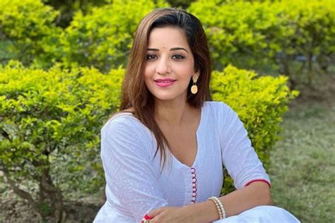 Bhojpuri Actress Monalisa Looking Gorgeous And Hot In Her Latest Pics