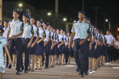 Desfile C Vico Militar Em Comemora O Aos Anos De Palmas Redepar