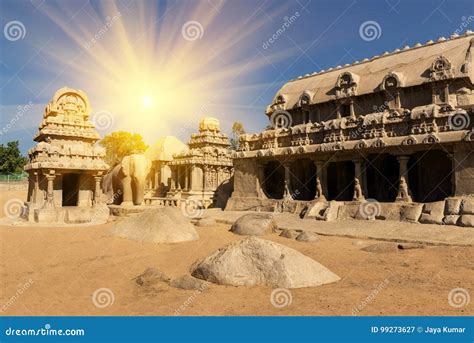 Templo Hindú Monolítico De Panch Rathas En Mahabalipuram Imagen de