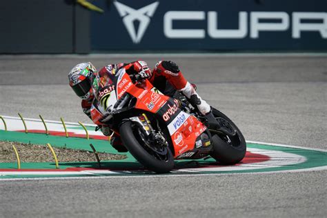 Superbike Ottimo Inizio Per Il Team Aruba Ducati Davies Al Comando