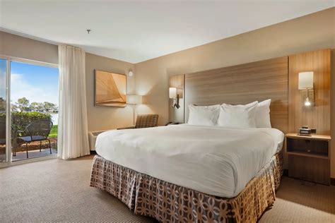 #1 Hotel in Oakland + Breathtaking Views - Executive Inn & Suites