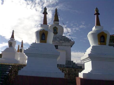 Cluster Cluster Of Buddhist Memorials On The Trek To Sanda Flickr