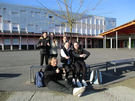 Les 5e de collège au Château de Sainte Suzanne Collège Alfred Jarry