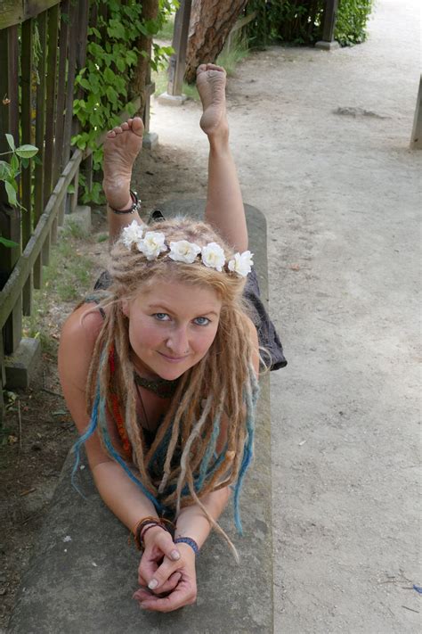 Barefoot Dreadlocks Crown Jewelry Hair Styles Beauty Feet Fashion Hair Plait Styles Moda