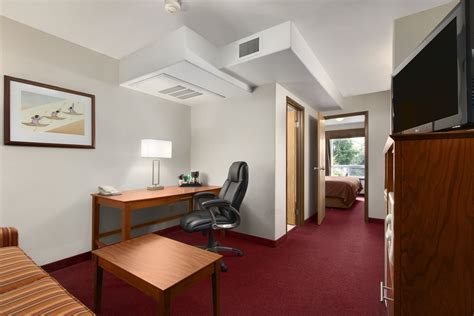 Super 8 by Wyndham Yellowknife | Yellowknife, NT Hotels