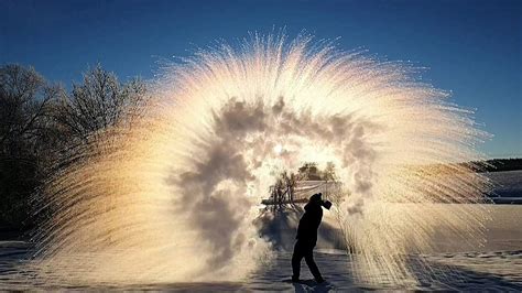 Der Mpemba Effekt Wenn Hei Es Wasser In Der Luft Gefriert