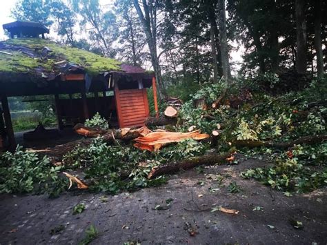 Burze i silny wiatr nad powiatem giżyckim Strażacy interweniowali 32