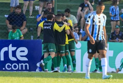 Grêmio perde invencibilidade de quase seis meses e 20 jogos