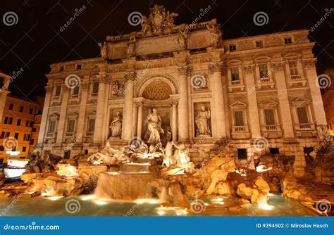 trevi fountain  night stock photo image  city horse