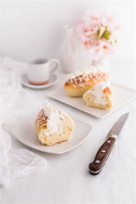 Coconut Cream Buns Sift Simmer Receta