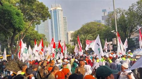 Jelang Pendaftaran Rombongan Pendukung Anies Cak Imin Penuhi Jalan