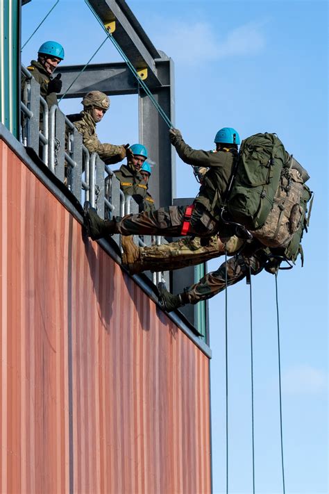 Spartan Paratroopers And Indian Army Troops Share Mountaineering