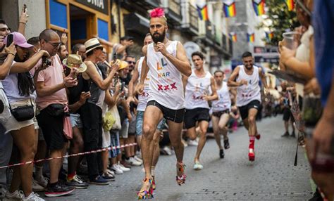 Madrile Os Corren En Divertida Carrera De Tacones Por Orgullo Lgbt