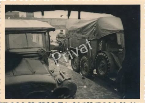 FOTO WK II Wehrmacht Soldaten LKW Fahrzeuge Vormarsch Westfront K1 94