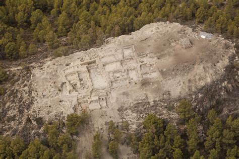 Bronze age palace and grave goods discovered at La Almoloya in Pliego ...