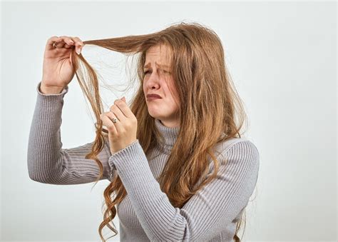 Here S Why Your Hair Breaks On Top Of Head Easiest Fix