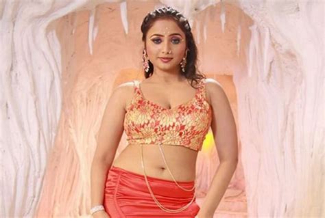 Rani Chatterjee Trolled For Saying She Did Not Watch Nirahua Khesarilal Yadav And Pawan Singh