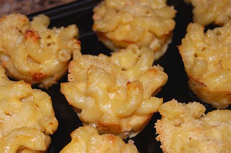 Bite Size Mac And Cheese Cute For Parties I Might Add Some Bacon Yum I Love Food Good Food